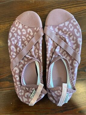 Women's Fitkicks Active Lifestyle Footwear Women's 10 Yoga, Swimming Eveyday
